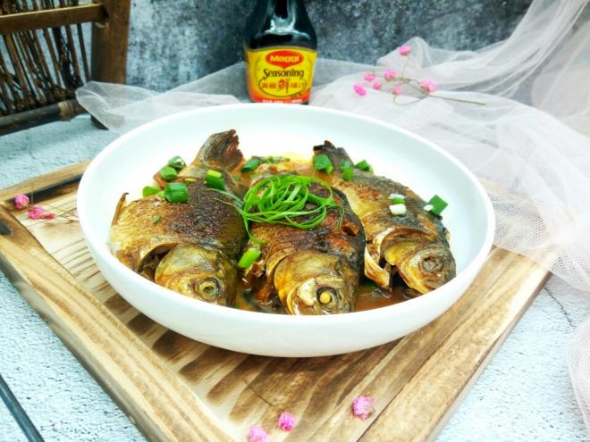 葱香鲫鱼