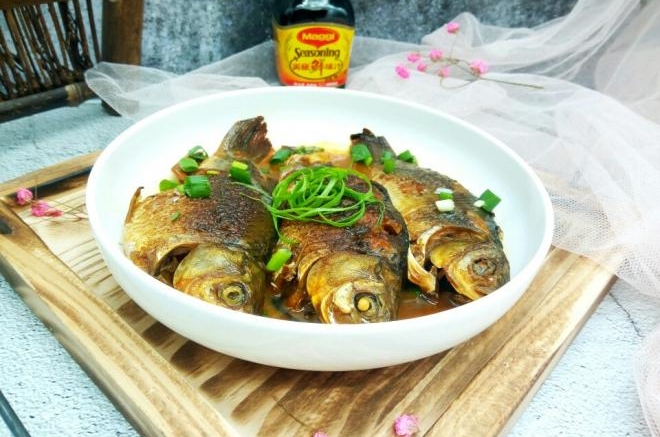 葱香鲫鱼