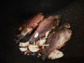 加生姜，蒜少许