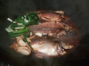 葱结可以多放一点，再加适量热水