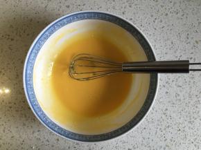 搅打成顺滑的糊状