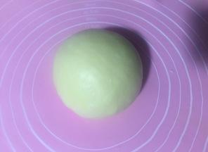 滚圆发酵20分钟。