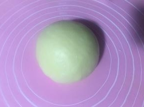 滚圆发酵20分钟。