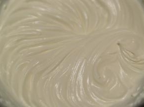出炉轻震模具后倒扣在晾架上