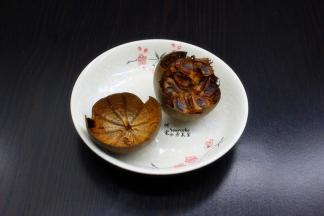 罗汉果去壳，取中间的籽