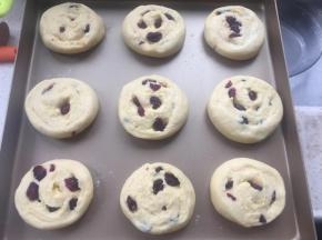 放入烤盘稍稍压扁