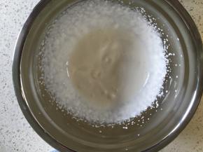 淡奶油打发至有轻微纹路即可