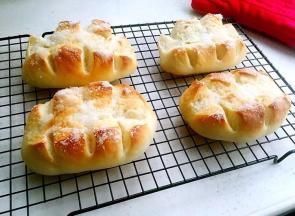 烤箱预热上下火210度，烤16分钟