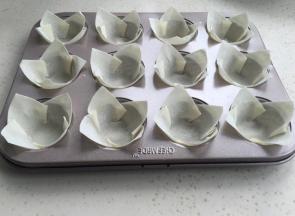 馄饨皮放入学厨mini十二连模