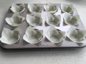 馄饨皮放入学厨mini十二连模