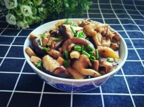 再来一张，赶紧行动起来，为家人做一道营养丰富美味诱人的香菇炖鸡块吧！