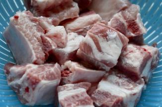 排骨洗净沥干水份