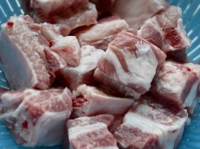 排骨洗净沥干水份