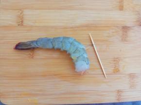 大虾去头、去壳、去掉虾线