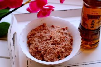 直至肉馅有粘性即可