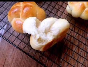 烤箱预热上下火170度，烤20分钟。