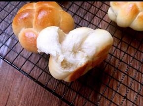 烤箱预热上下火170度，烤20分钟。