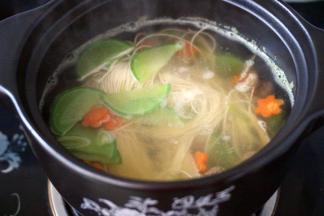 大火煮沸后转小火煮1分钟即可关火