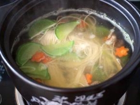 大火煮沸后转小火煮1分钟即可关火