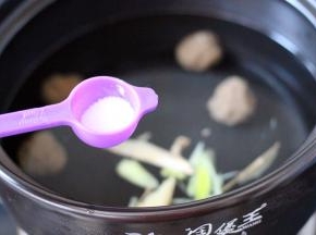 加入适量盐