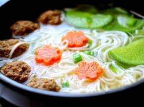 诱人的牛肉丸子萝卜面出锅喽