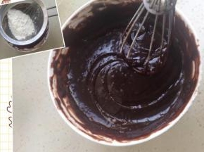 筛入高粉，拌匀。（此时已经很粘稠）