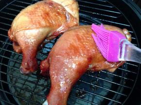 最后5分钟时在正面刷适量蜜汁直至结束