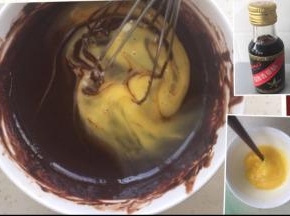 然后加入香草精和鸡蛋搅匀