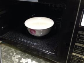 放入微波炉，叮一分钟搅匀加速砂糖融化
