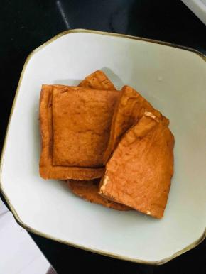 香干洗干净放入碗里备用