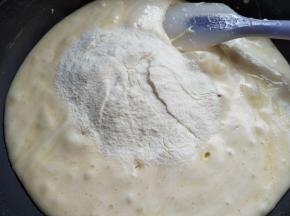 奶粉倒入锅里