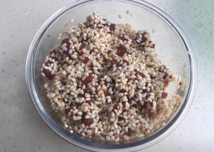 然后把以上两者拌匀