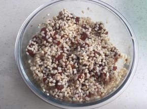 然后把以上两者拌匀