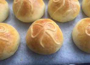 烤箱预热上下火170度，烤18分钟