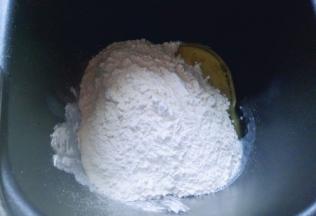 再加入高筋面粉。