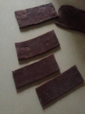 用快刀切成8厘米宽的长条