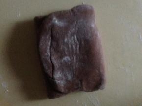 一共三折 三次 如果面团太软 入冰箱冷藏30分钟