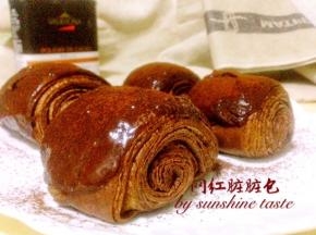 表面撒上可可粉  可以享用啦