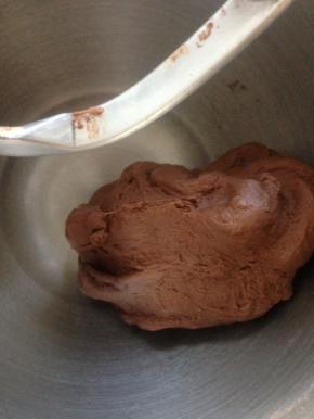 加黄油揉至光滑