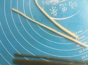 用剩余的条再切细（0.3）。