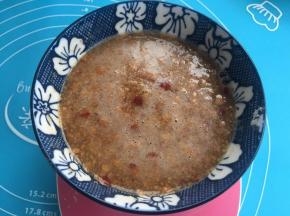 8克红枣肉和160克水打糊。不用太细腻。