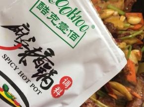 放入3勺cook100麻辣香锅调味料！