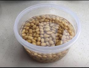 黄豆用水泡发30-60分钟