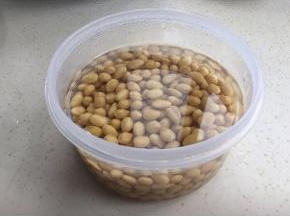 黄豆用水泡发30-60分钟