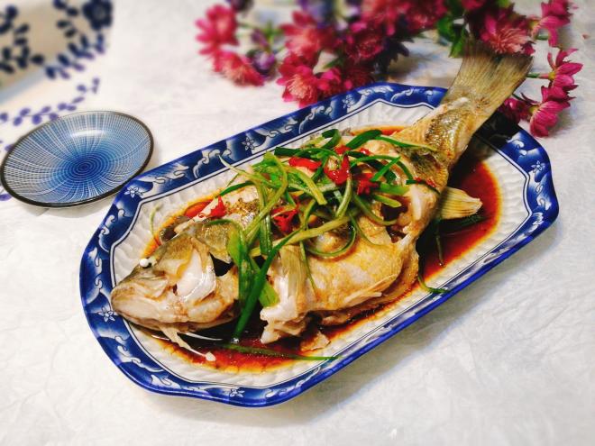 葱油鲈鱼
