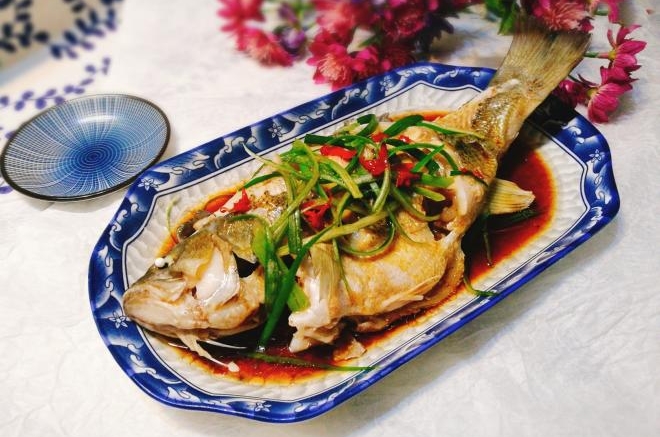 葱油鲈鱼