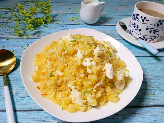 【黄金瑶柱干贝芙蓉炒饭】