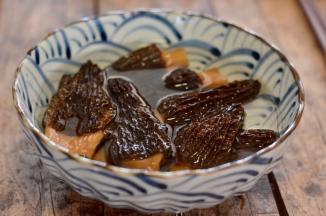 羊肚菌泡30分钟洗净备用