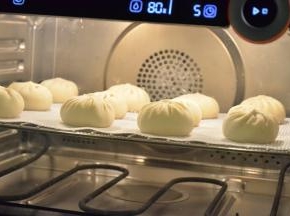 蒸箱100度20分钟。用蒸锅是水开后上锅蒸10分钟左右，根据包子大小定