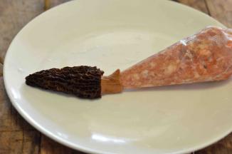 肉糊挤入羊肚菌中